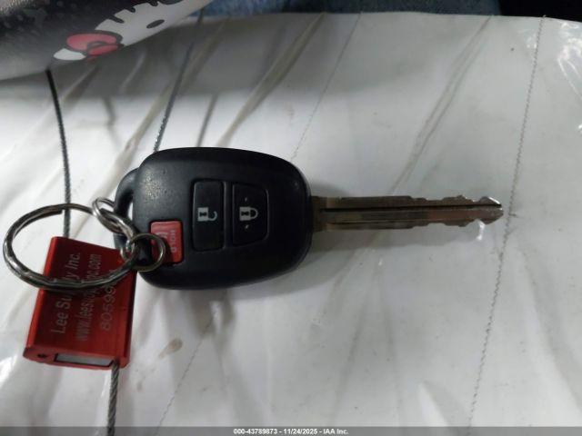 Toyota RAV4 Le Image 14