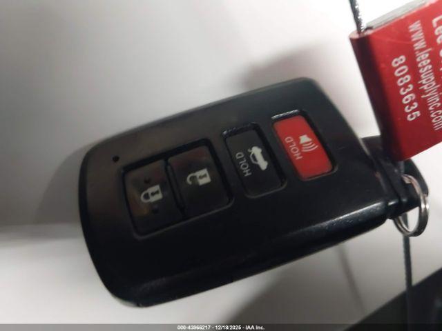 Toyota Camry Xle Image 12