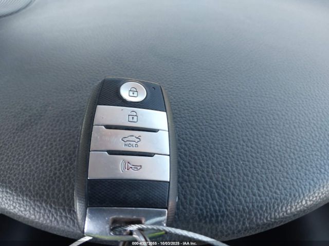 Kia Optima Sxl Turbo Image 3