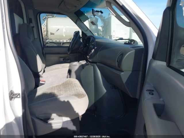 Ford E-350 Standard Image 3