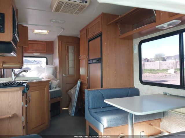 Ford E-350 Standard Image 7