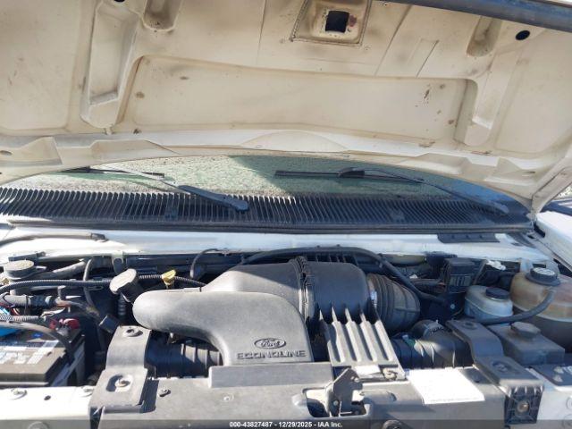 Ford E-350 Standard Image 11