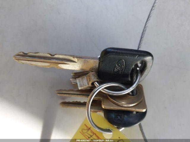 Ford E-350 Standard Image 9