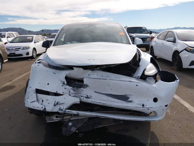 Tesla Model Y Long Range Dual Motor All-wheel Drive Image 16