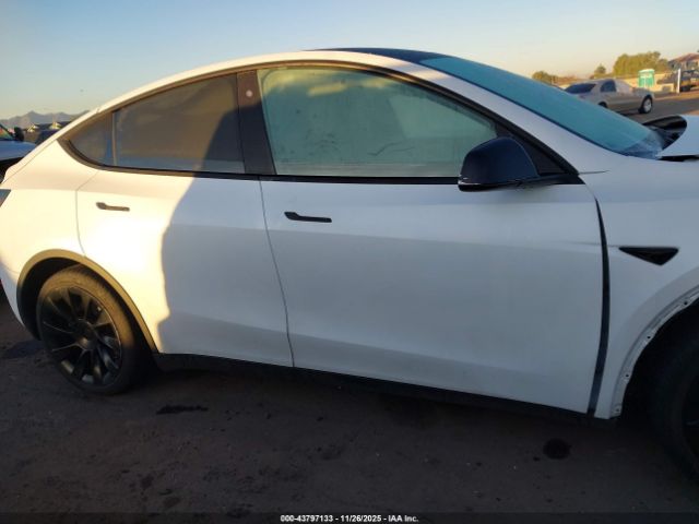 Tesla Model Y Long Range Dual Motor All-wheel Drive Image 13