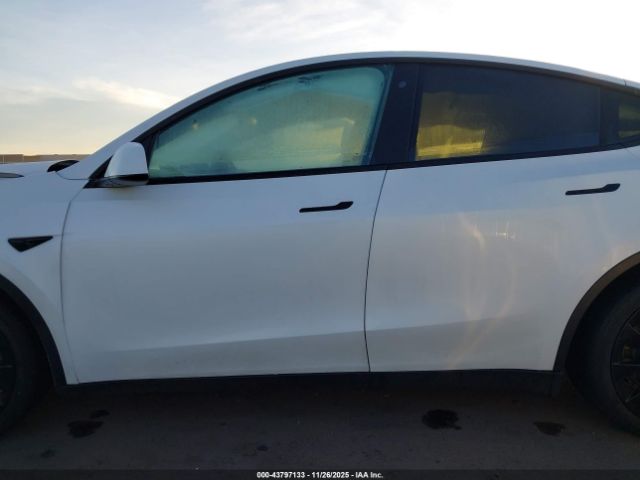 Tesla Model Y Long Range Dual Motor All-wheel Drive Image 18