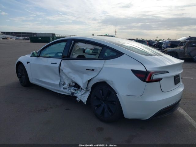 Tesla Model 3 Long Range Rear-wheel Drive Image 18
