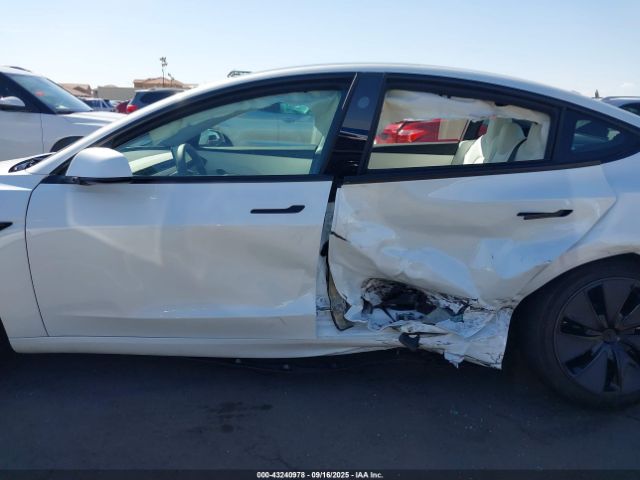 Tesla Model 3 Long Range Rear-wheel Drive Image 17