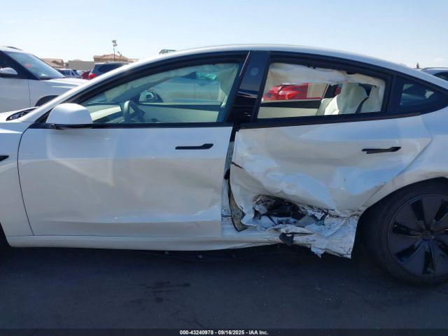 Tesla Model 3 Long Range Rear-wheel Drive Image 17