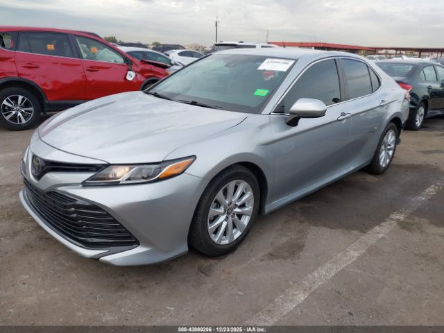 Toyota Camry Le Image 17