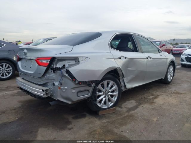 Toyota Camry Le Image 15