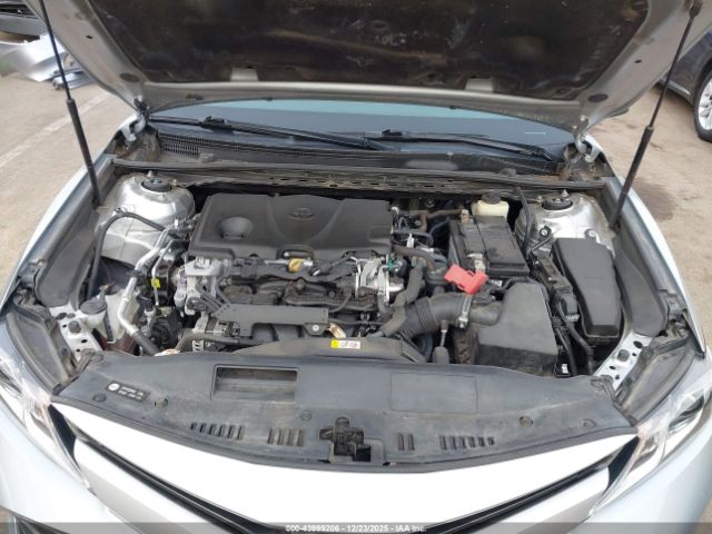 Toyota Camry Le Image 4