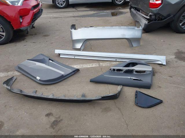 Toyota Camry Le Image 10