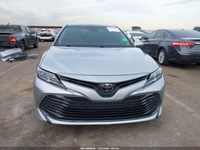 Toyota Camry Le Image 12