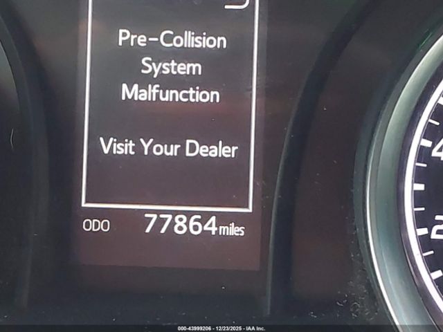 Toyota Camry Le Image 9