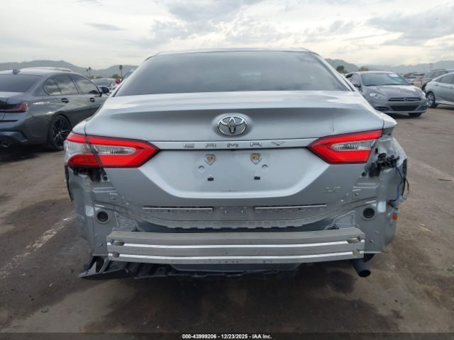 Toyota Camry Le Image 11