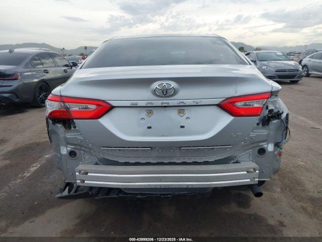 Toyota Camry Le Image 11