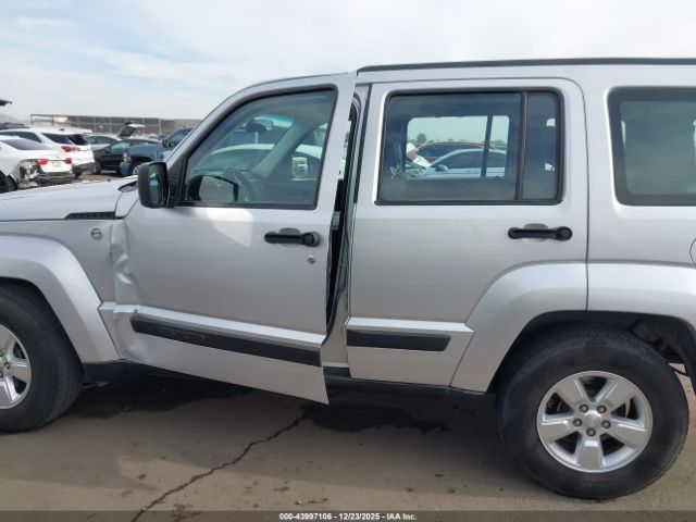 Jeep Liberty Sport Image 12