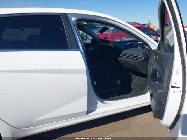 Hyundai ELANTRA Sel Convenience Image 9