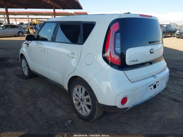 Kia Soul + Image 10