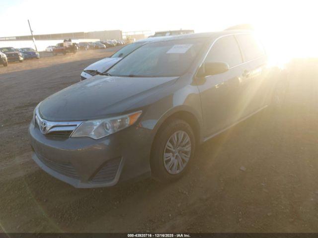 Toyota Camry Le Image 2