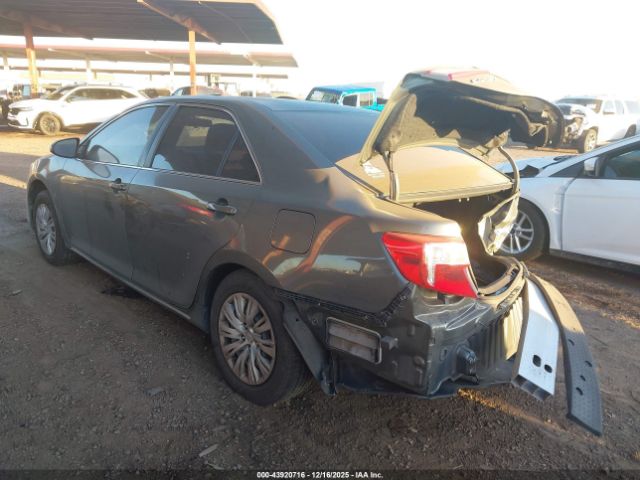 Toyota Camry Le Image 16