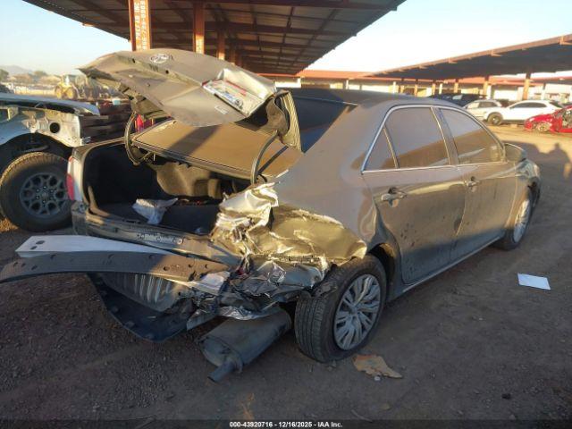 Toyota Camry Le Image 4