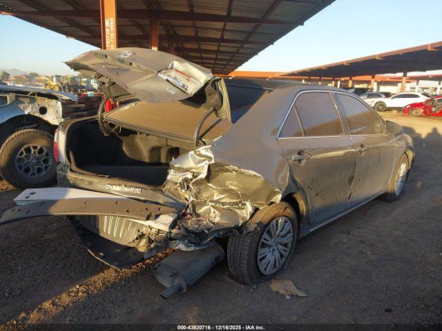 Toyota Camry Le Image 3