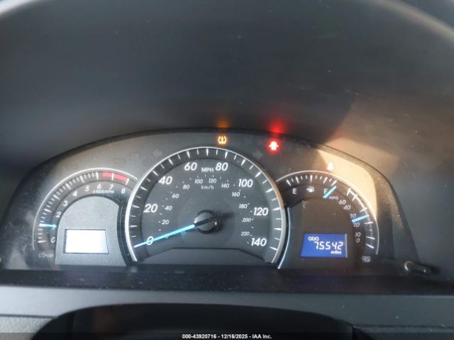 Toyota Camry Le Image 6