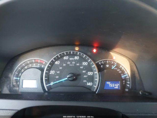 Toyota Camry Le Image 6