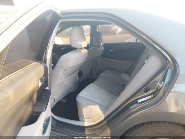 Toyota Camry Le Image 5