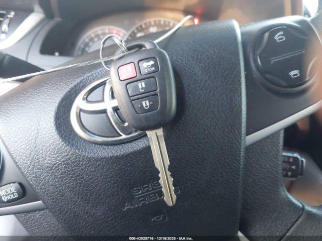 Toyota Camry Le Image 8