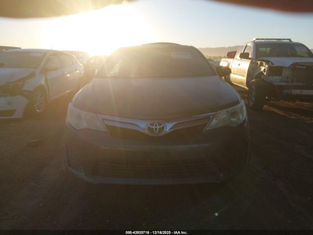 Toyota Camry Le Image 7