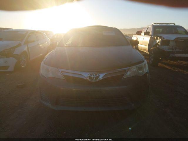 Toyota Camry Le Image 7