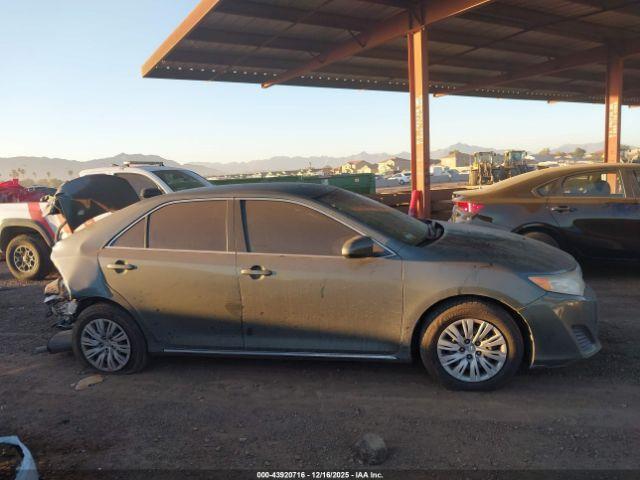 Toyota Camry Le Image 12