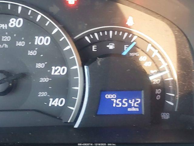 Toyota Camry Le Image 11