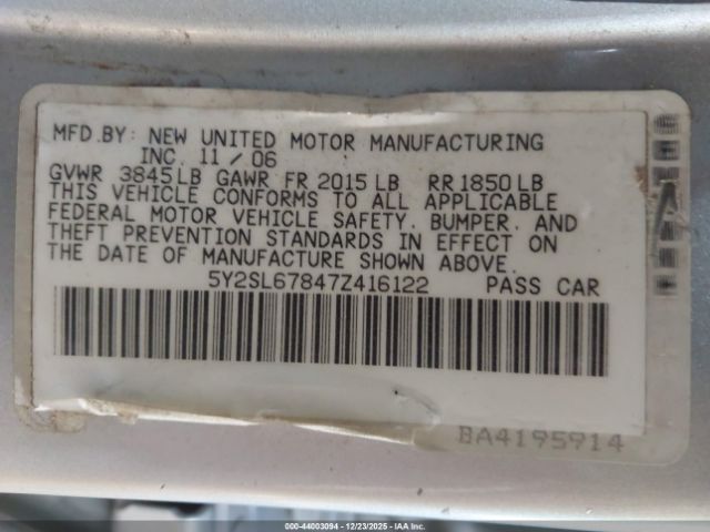 Pontiac Vibe Image 6