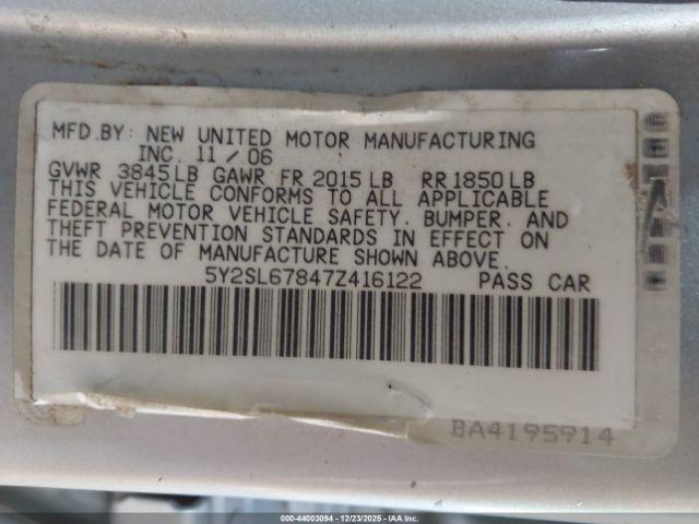 Pontiac Vibe Image 6