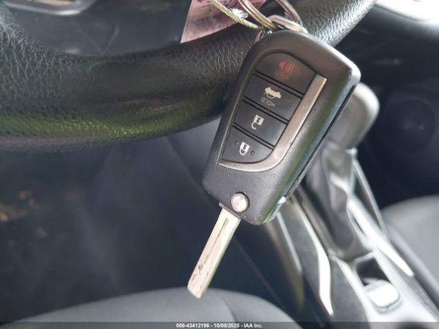 Toyota Corolla Le Image 12