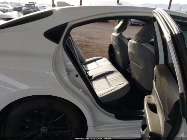 Toyota Camry Se Image 2