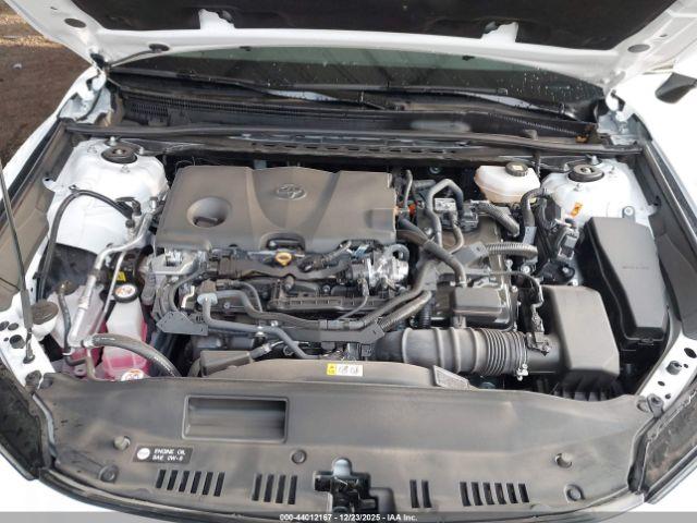 Toyota Camry Se Image 8