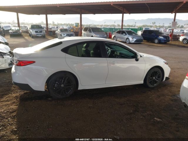 Toyota Camry Se Image 3