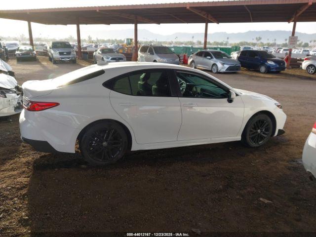 Toyota Camry Se Image 3