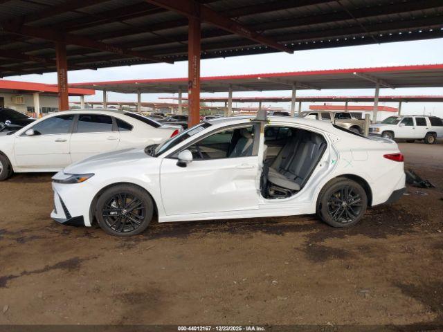 Toyota Camry Se Image 12