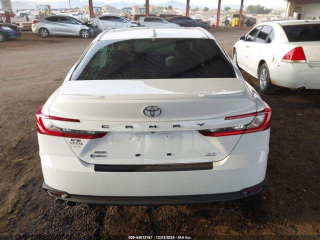 Toyota Camry Se Image 11