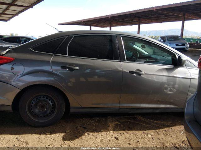 Ford Focus S Image 16