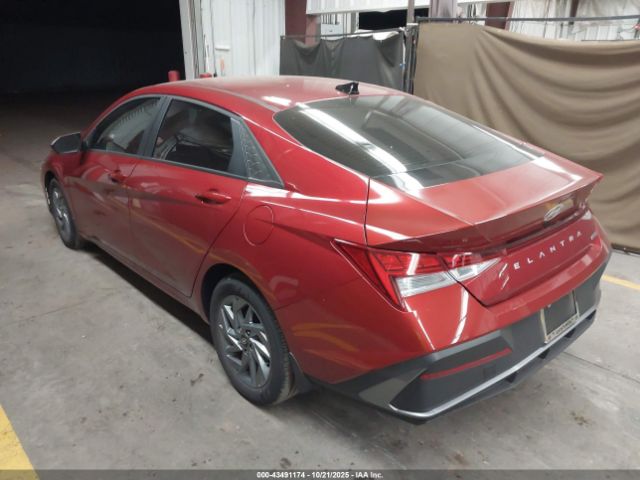 Hyundai ELANTRA Blue Image 4