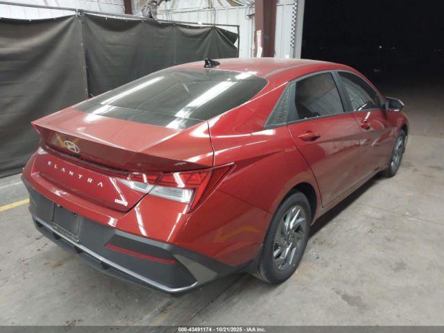 Hyundai ELANTRA Blue Image 14