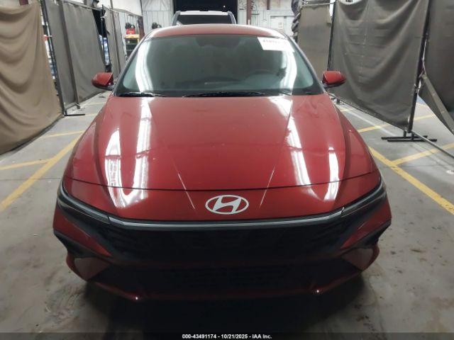 Hyundai ELANTRA Blue Image 7