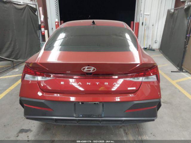 Hyundai ELANTRA Blue Image 15